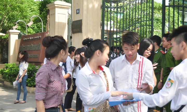 Thi tốt nghiệp THPT: Nhiều thí sinh ra sớm vì đề Toán “quá dễ”