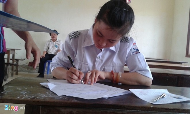 Thấy gì qua việc 59 người túc trực một sĩ tử thi Sử?