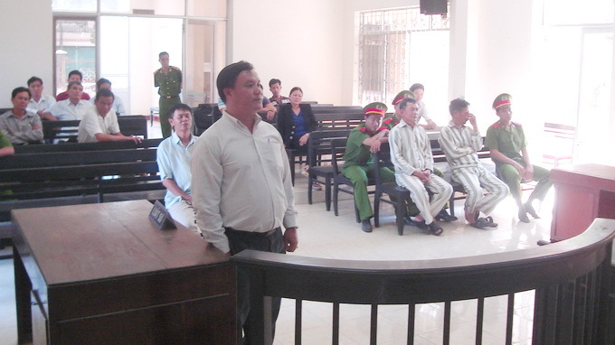 Phú Yên: Đưa hối lộ, nguyên phó công an huyện hầu tòa