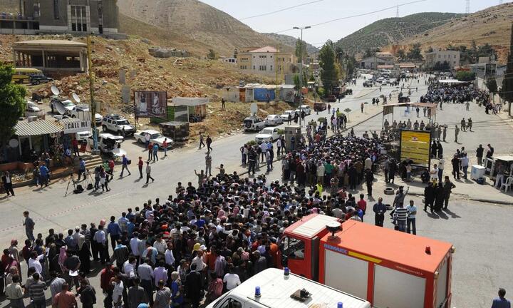 Hình ảnh người dân Syria xếp hàng bỏ phiếu bầu tổng thống