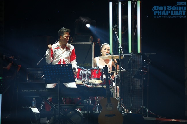 Hồng Ngọc cực “men” đánh trống cho Đàm Vĩnh Hưng hát