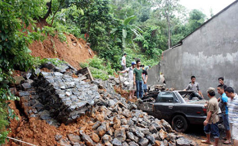 Hà Giang: Mưa lớn, gây sạt lở đất làm 2 người chết