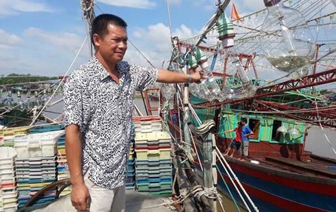 Tàu có chữ Trung Quốc đâm, húc tàu ngư dân ngay trên Vịnh Bắc Bộ