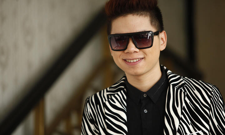 Hoàng Tôn không tự tin phải đeo mắt kính đen