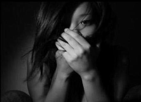 Bé gái 12 tuổi bị bạn quen qua mạng hiếp dâm