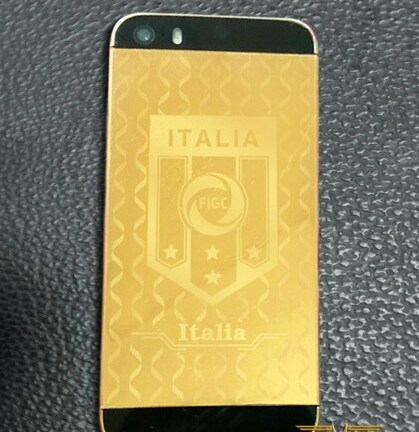 Mạ vàng ròng iPhone 5S độc mùa World Cup