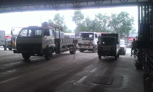 Bóc trần mánh lới lọt trạm đăng kiểm của tài xế Việt