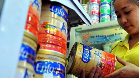Áp trần giá sữa: Thì thay nhãn mác mới giá cao!