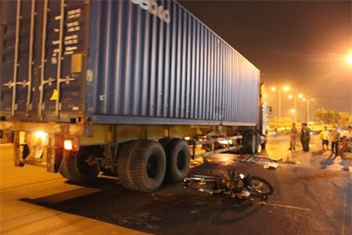 Hà Giang: Xe máy kẹp 4 tông xe tải, 4 người tử vong tại chỗ