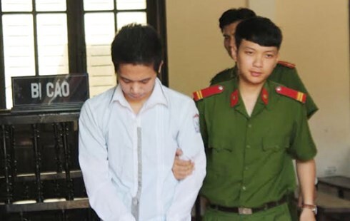 Bị phát hiện trộm... quần lót, nam sinh cố sát chị họ 