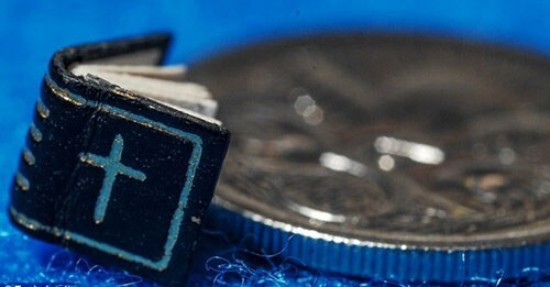 Cuốn sách 62 tuổi nhỏ hơn một đồng xu