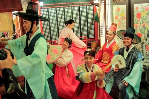 NTK Project Runway Vietnam hóa thân thành vua chúa Đại Hàn