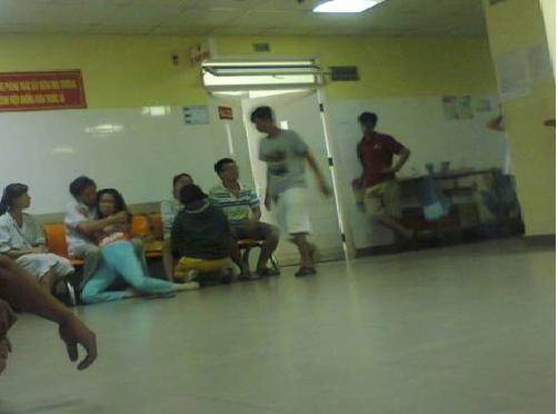 Huế: Một phụ nữ sùi bọt mép, tử vong sau tiêm thuốc