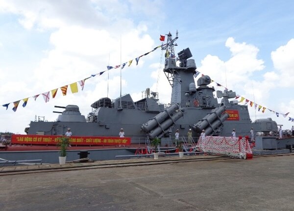 Quân chủng Hải quân tiếp nhận 2 tàu tên lửa hiện đại