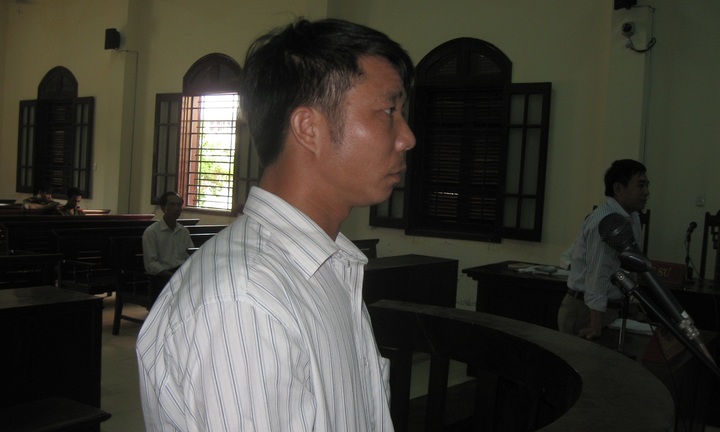 Bố vợ mất bò, con rể ném mìn vào nhà chủ tịch xã cảnh cáo