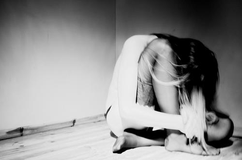 Buồn tình, nữ cán bộ xã ăn lá ngón tự tử