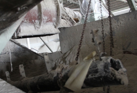 Một công nhân chết bất thường trong máng sấy xác mì