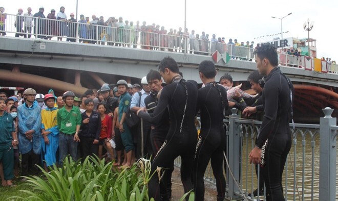 Buồn chuyện gia đình, cụ bà gieo mình xuống kênh tự tử