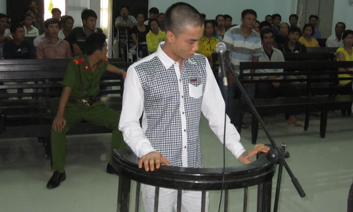 Đi hòa giải giúp em, anh bị đâm chết