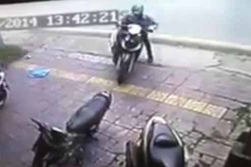 Tên trộm xe SH bị đạp song phi trúng người