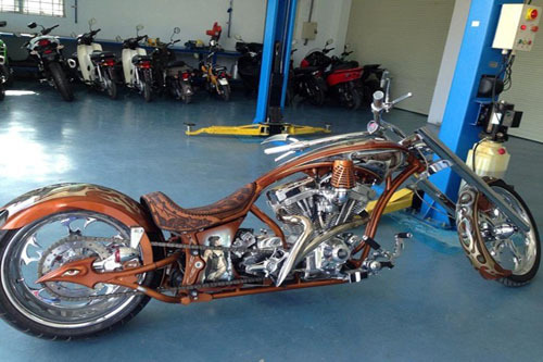 Xem môtô siêu dị giá hơn 2 tỷ đồng vừa về Việt Nam