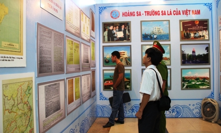 Triển lãm 400 tài liệu về biển đảo Hoàng Sa và Trường Sa