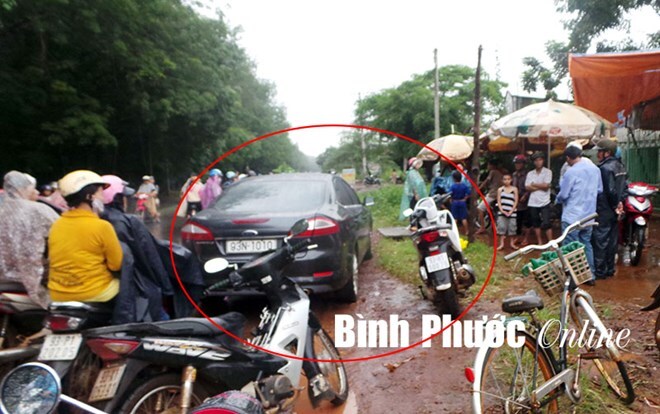 Giám đốc cầu đường dùng xe hơi chặn đường “người trong mộng”