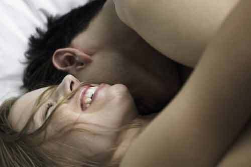 Hơn 30 \% đàn ông giả vờ “lên đỉnh” khi quan hệ tình dục