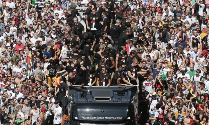 Hình ảnh nước Đức chào đón “cỗ xe tăng” toàn thắng về nước