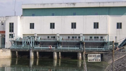 Phát hiện xác chết lõa thể trên băng chuyền xử lý rác