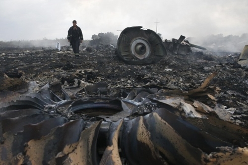 Máy bay Malaysia MH17 chở 295 người rơi ở Ukraina