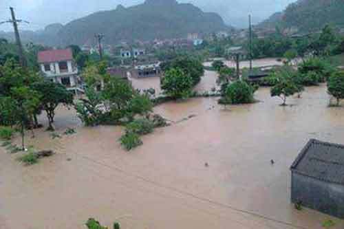 Thành phố Lạng Sơn ngập chìm trong nước, 3 người bị cuốn trôi