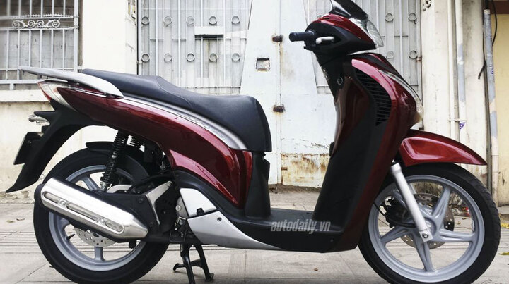 Sĩ diện, người Việt mua SH nhập giá ngang ôtô