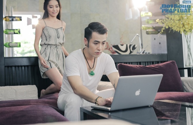 Akira Phan bị bạn gái phản bội vì