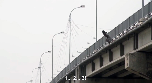 Cascadeur đóng thế phim Đoạt Hồn bị thương khi nhảy cầu