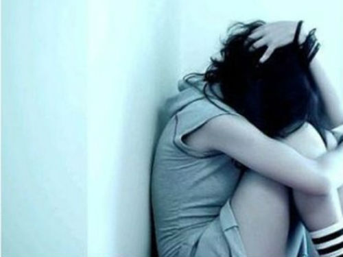 Bé 15 tuổi sinh con sau hai cuộc