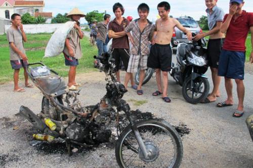 Bị đánh đập, đốt xe, cẩu tặc vẫn 