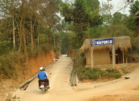 Dân bản Pom Loi “đánh đuổi” ma túy