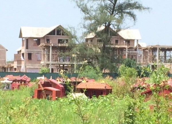 Lạnh người chung cư, biệt thự tiền tỷ sát vách nghĩa trang