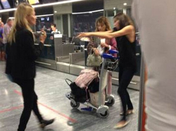 Cả chuyến bay bị hoãn vì Kate Moss say bí tỉ