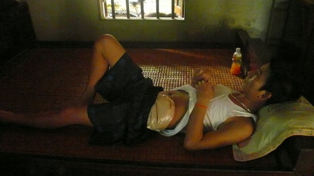 Xót thương gia đình mang gánh nặng bệnh tật