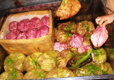 Thu giữ hơn 200kg nội tạng động vật thối rữa