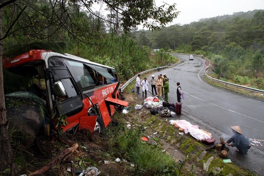 Xe khách mất phanh, 3 người tử vong tại chỗ