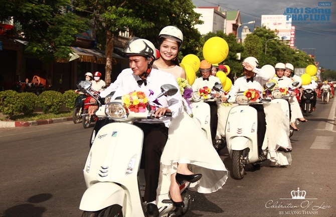 Quỳnh Anh Shyn, Bê Trần tham gia diễu hành rước dâu quanh TP Vinh