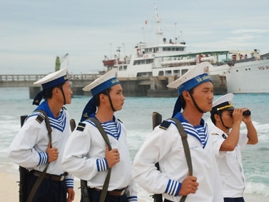 Lời cha vọng mãi giữa trùng khơi 