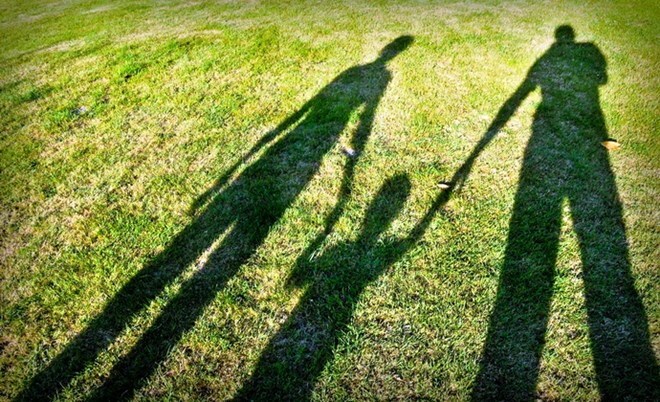 Hành trình tìm người cha sống trong nghĩa địa của cậu bé 16 tuổi