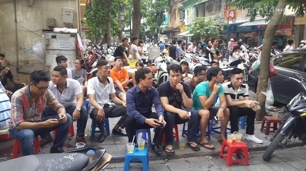 Sức hút hàng hiệu với người Việt qua sự kiện xả kho hàng hiệu