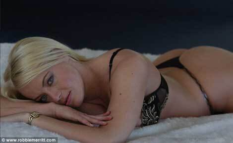 Hồi ký rúng động của nữ phi công từng làm gái gọi