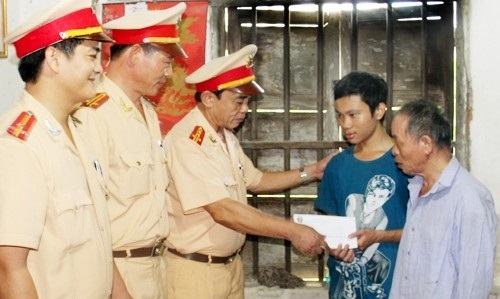 Tặng quà gia đình