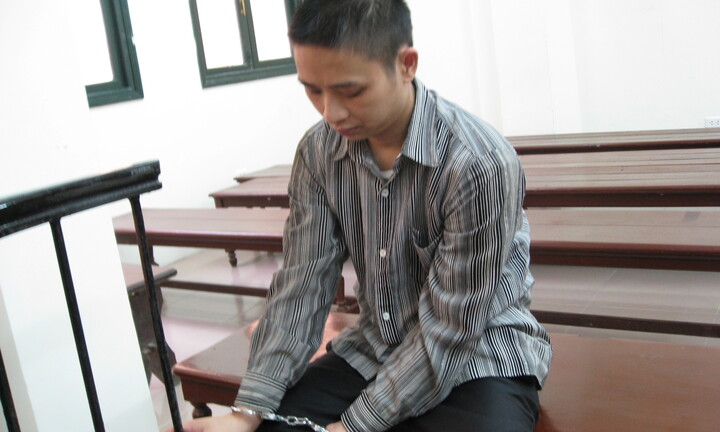 Tự quay clip bệnh hoạn bôi xấu hàng hóa để tống tiền